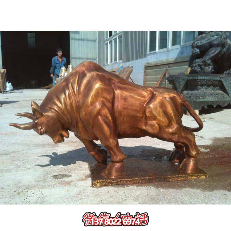 高雅精致的華爾街牛銅雕塑，點綴園林景觀