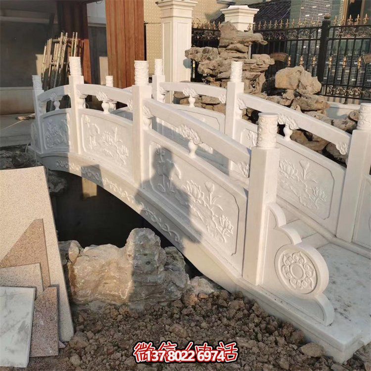 精美大理石雕刻欄桿，為景區(qū)公園拱橋添加裝飾美感和防護(hù)功能
