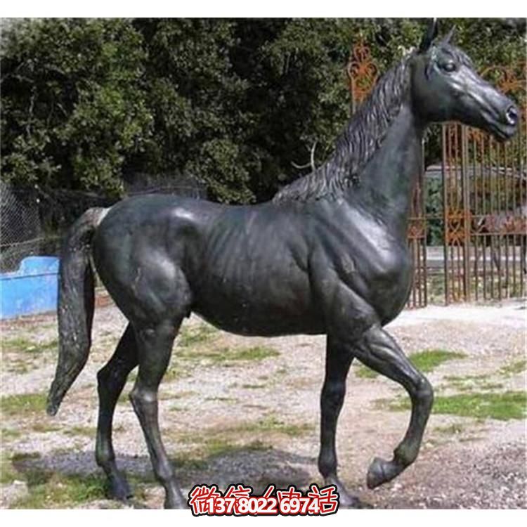 玻璃鋼仿銅馬雕塑，為園林廣場增添獨特魅力