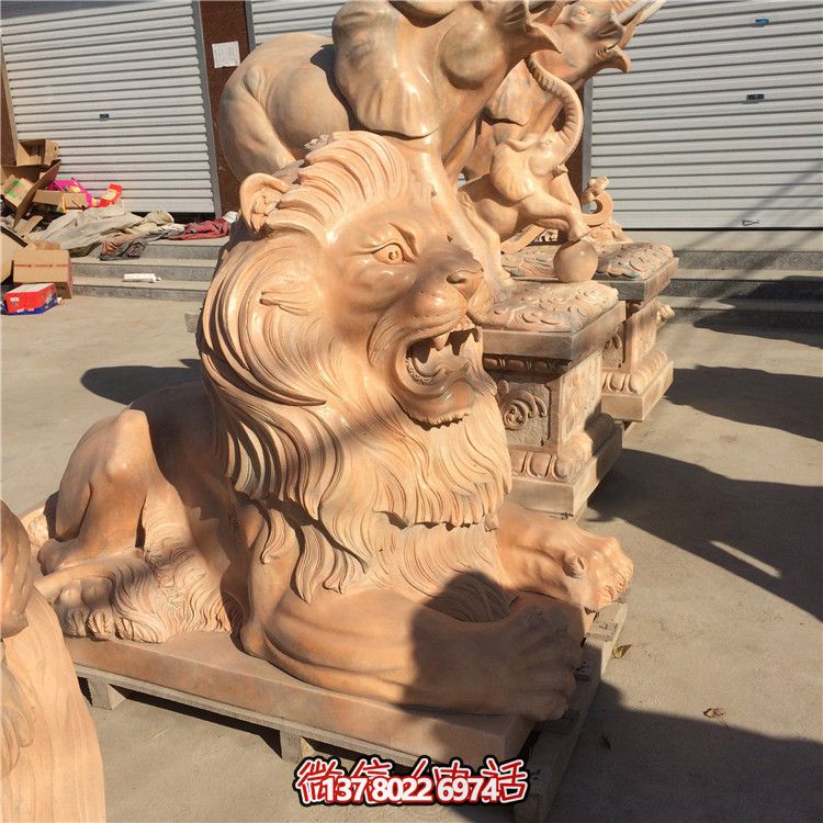 傳統(tǒng)文化與現(xiàn)代藝術的完美結合——戶外紅石雕獅子雕塑