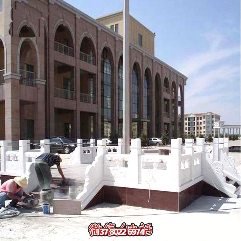 高雅華麗的漢白玉雕塑升旗臺(tái)，為你的飛機(jī)場(chǎng)增添華麗色彩