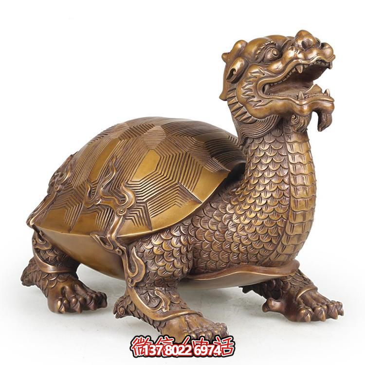 巨型銅雕龍龜雕塑，拙樸寺廟裝點