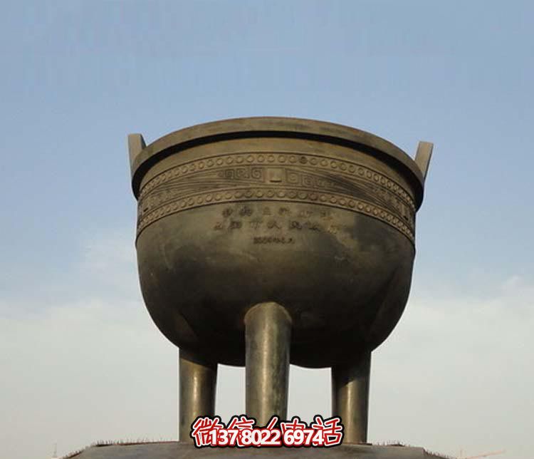 大型青銅圓形香爐，裝飾廣場景區(qū)