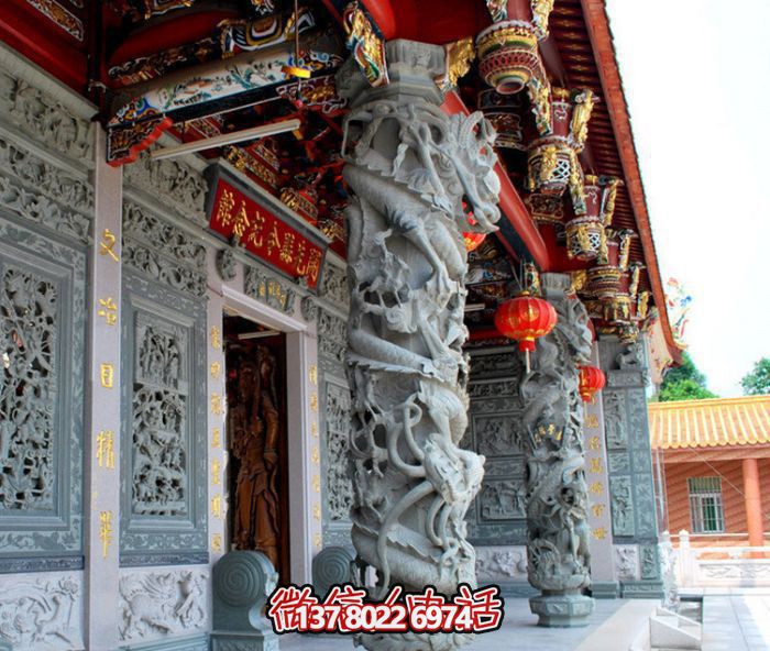 龍柱浮雕，裝飾寺廟門前景觀