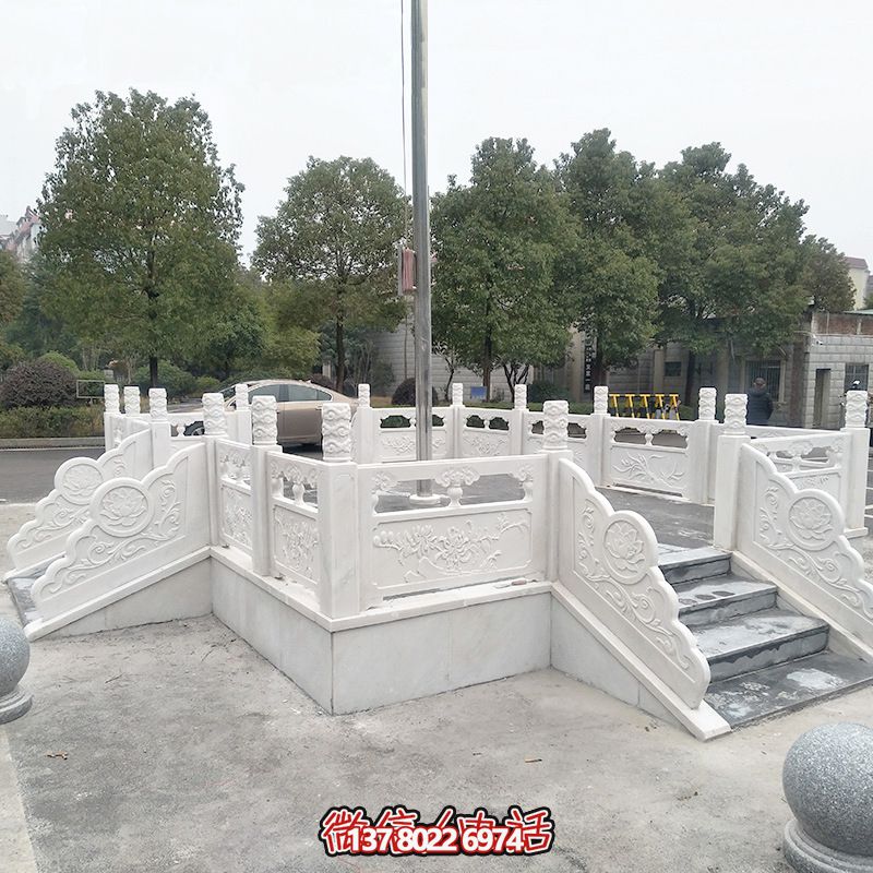 升旗臺石雕——精雕細琢,點綴校園風采 升旗臺石雕——精雕細琢,點綴校園風采