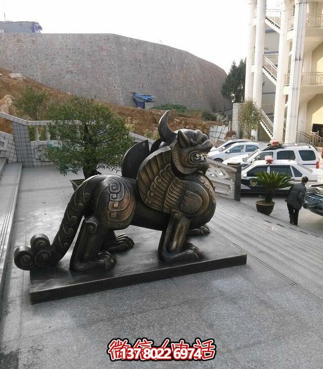 景區里擺放的銅色的玻璃鋼彩繪獨角獸雕塑 景區里擺放的銅色的玻璃鋼彩繪獨角獸雕塑