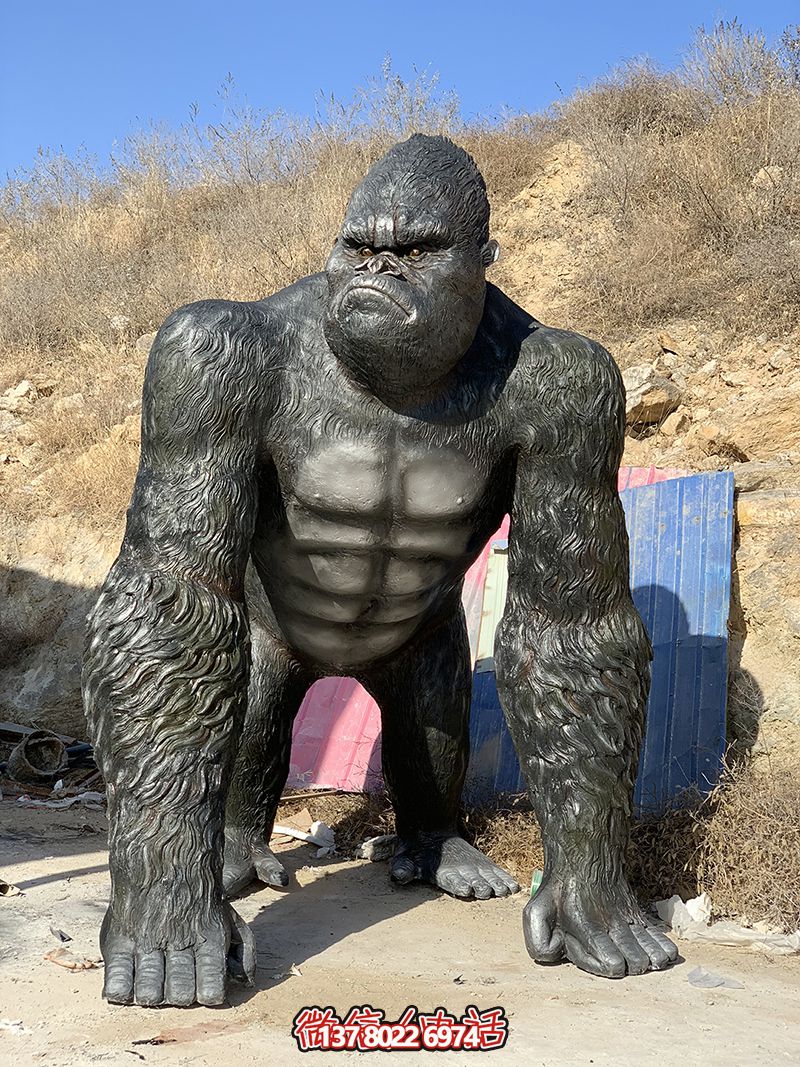 戶外園林創意玻璃鋼行走的黑猩猩雕塑 戶外園林創意玻璃鋼行走的黑猩猩雕塑