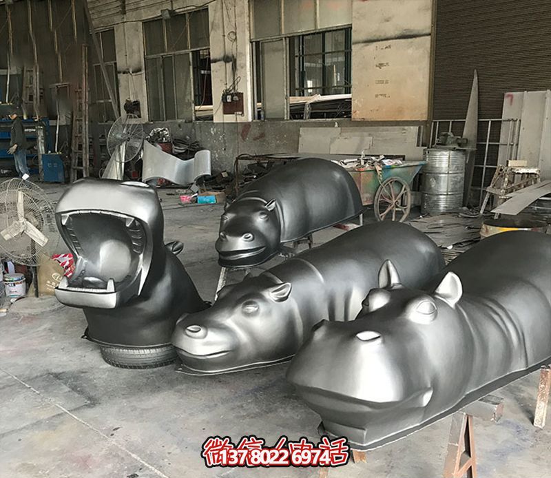 公園里擺放的形態各異的玻璃鋼創意海馬雕塑 公園里擺放的形態各異的玻璃鋼創意海馬雕塑