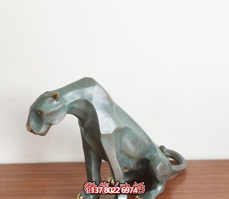 寺廟不銹鋼切面噴漆休息中的金錢(qián)豹雕塑 寺廟不銹鋼切面噴漆休息中的金錢(qián)豹雕塑