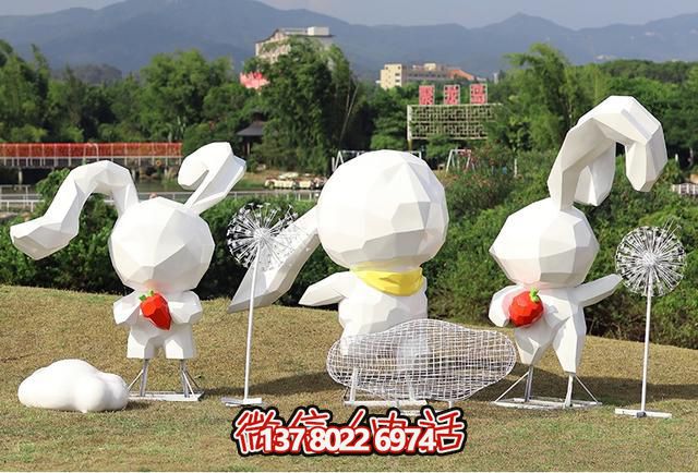 不銹鋼塊面雕塑——網(wǎng)紅雕塑，造型新穎，富有活力。